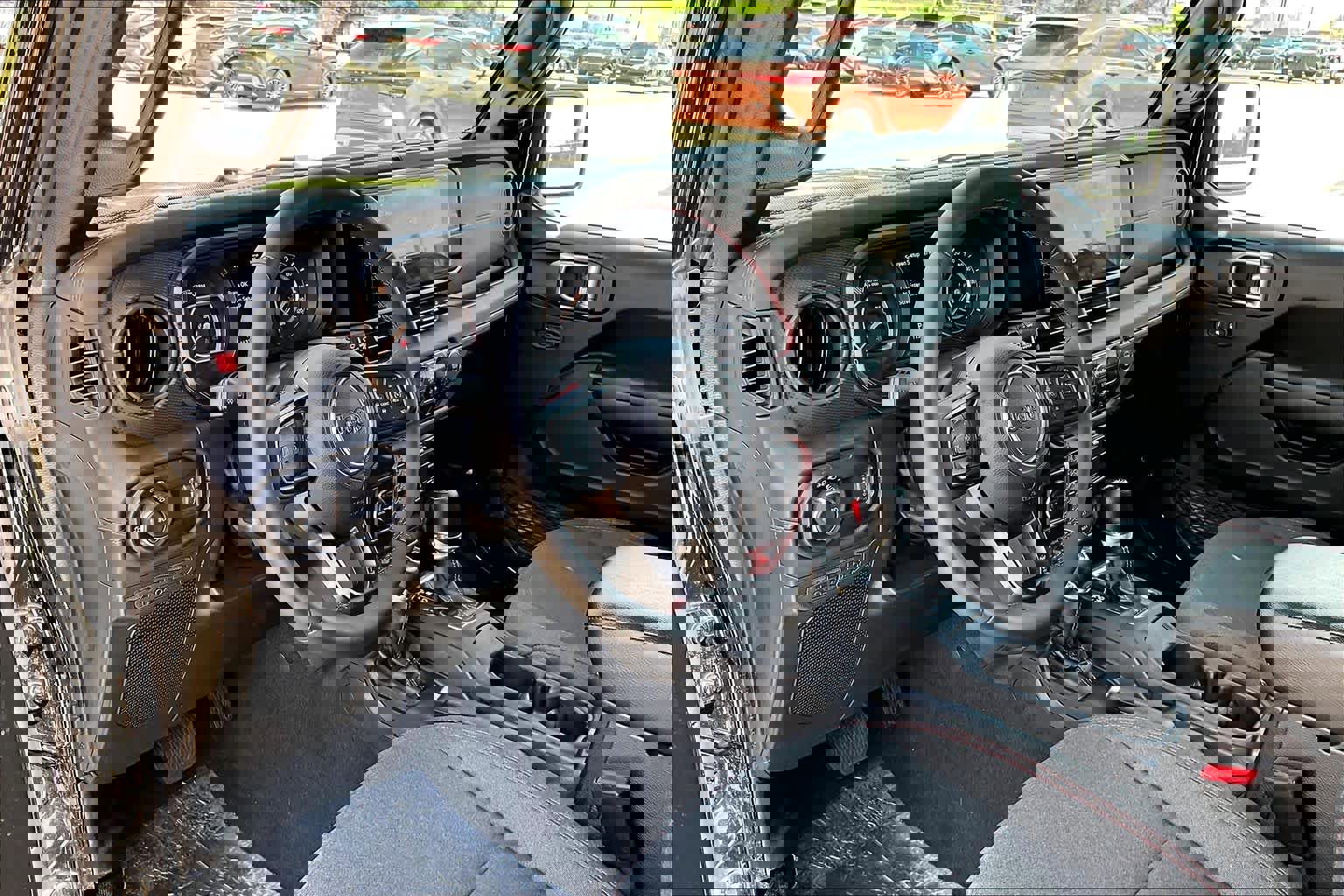 Used 2024 Jeep Wrangler Unlimited Rubicon w/ Convenience Group AWD/4WD image 18