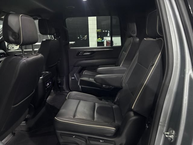 Used 2025 Chevrolet Suburban Premier AWD/4WD image 32