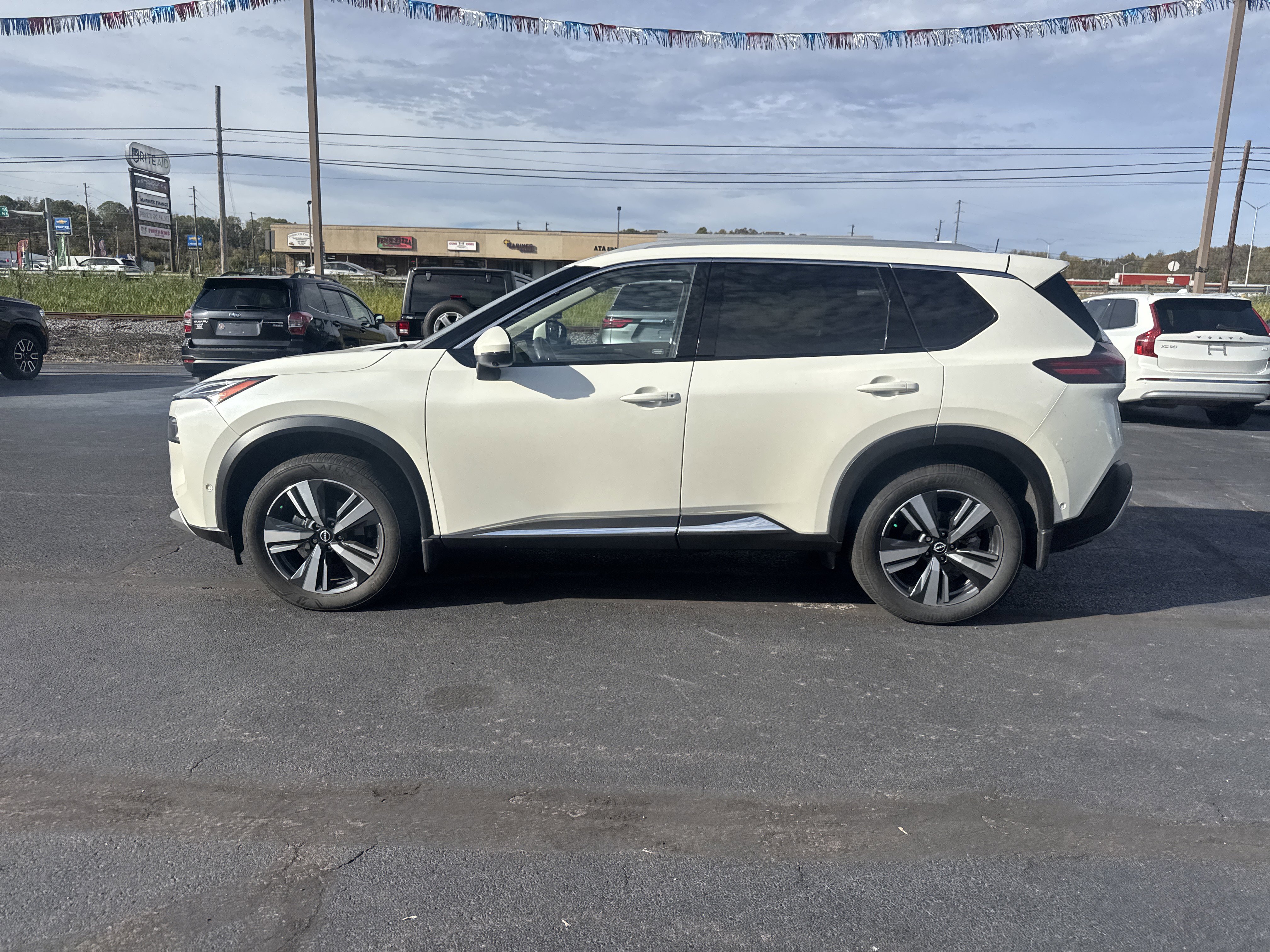 Used 2023 Nissan Rogue Platinum w/ Platinum Premium Package image 7