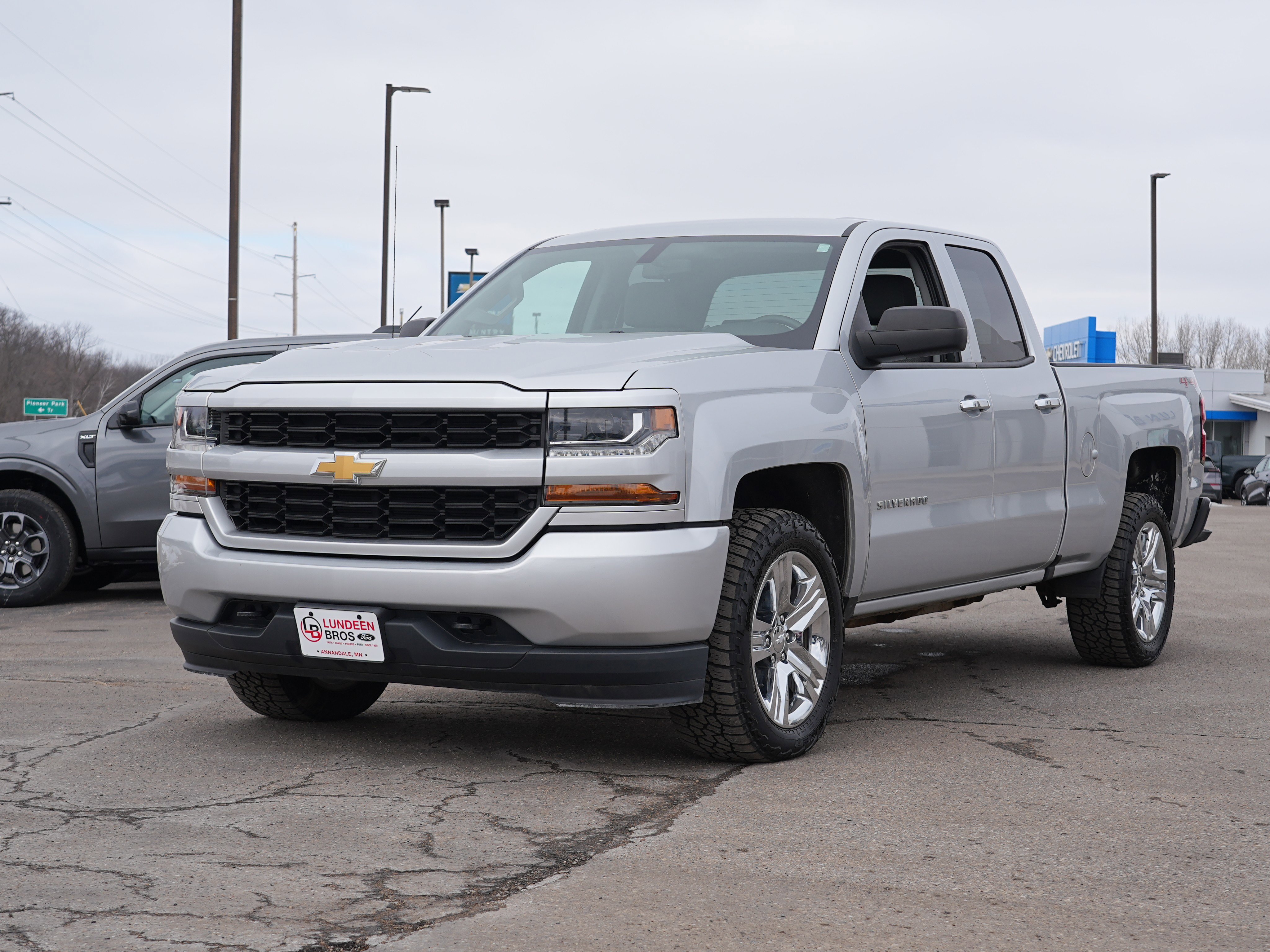 Used 2017 Chevrolet Silverado 1500 Custom image 8