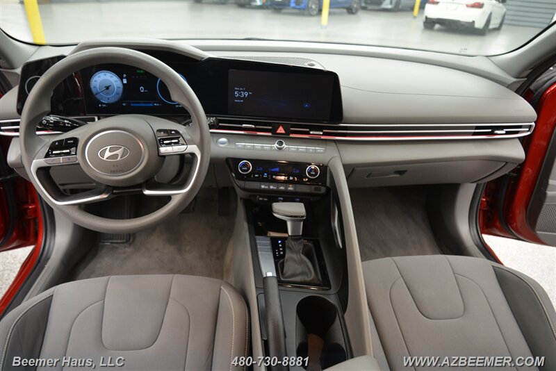 Used 2024 Hyundai Elantra SEL FWD image 16
