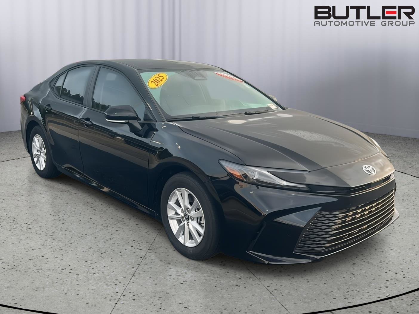 Used 2025 Toyota Camry LE w/ Convenience Package FWD image 8