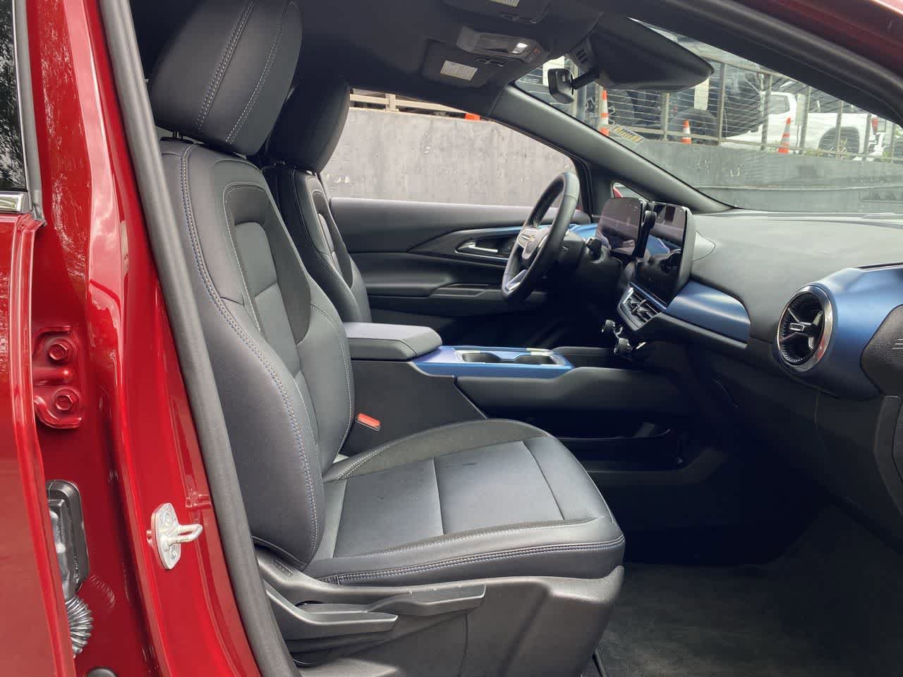 Used 2025 Chevrolet Equinox EV LT w/ Convenience Package FWD image 18