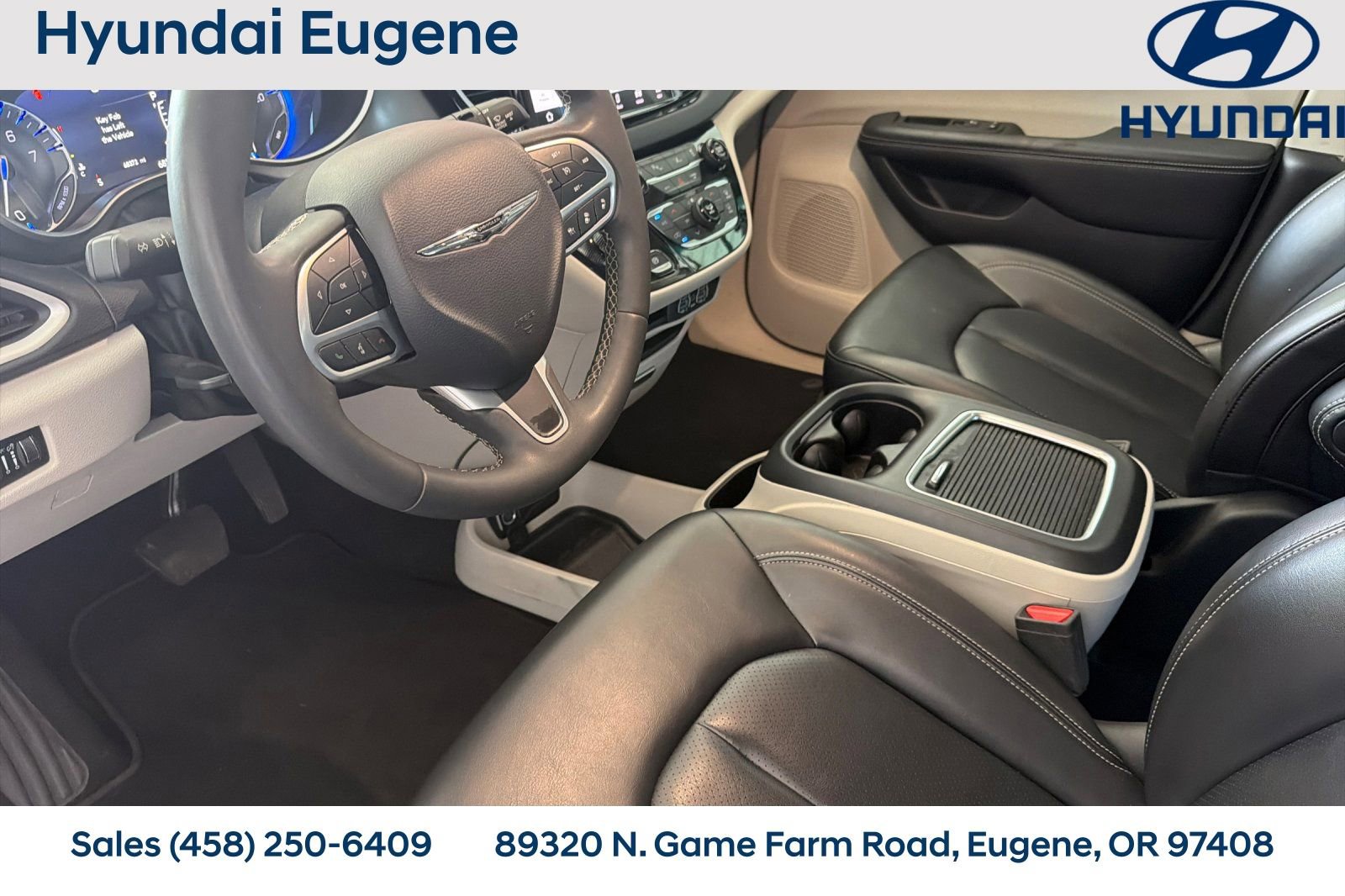 Used 2023 Chrysler Pacifica Touring-L FWD image 11