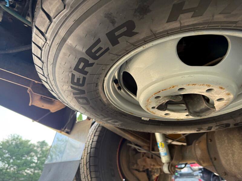 Used 2005 GMC Sierra 3500 SLT w/ Heavy-Duty Power Package image 18