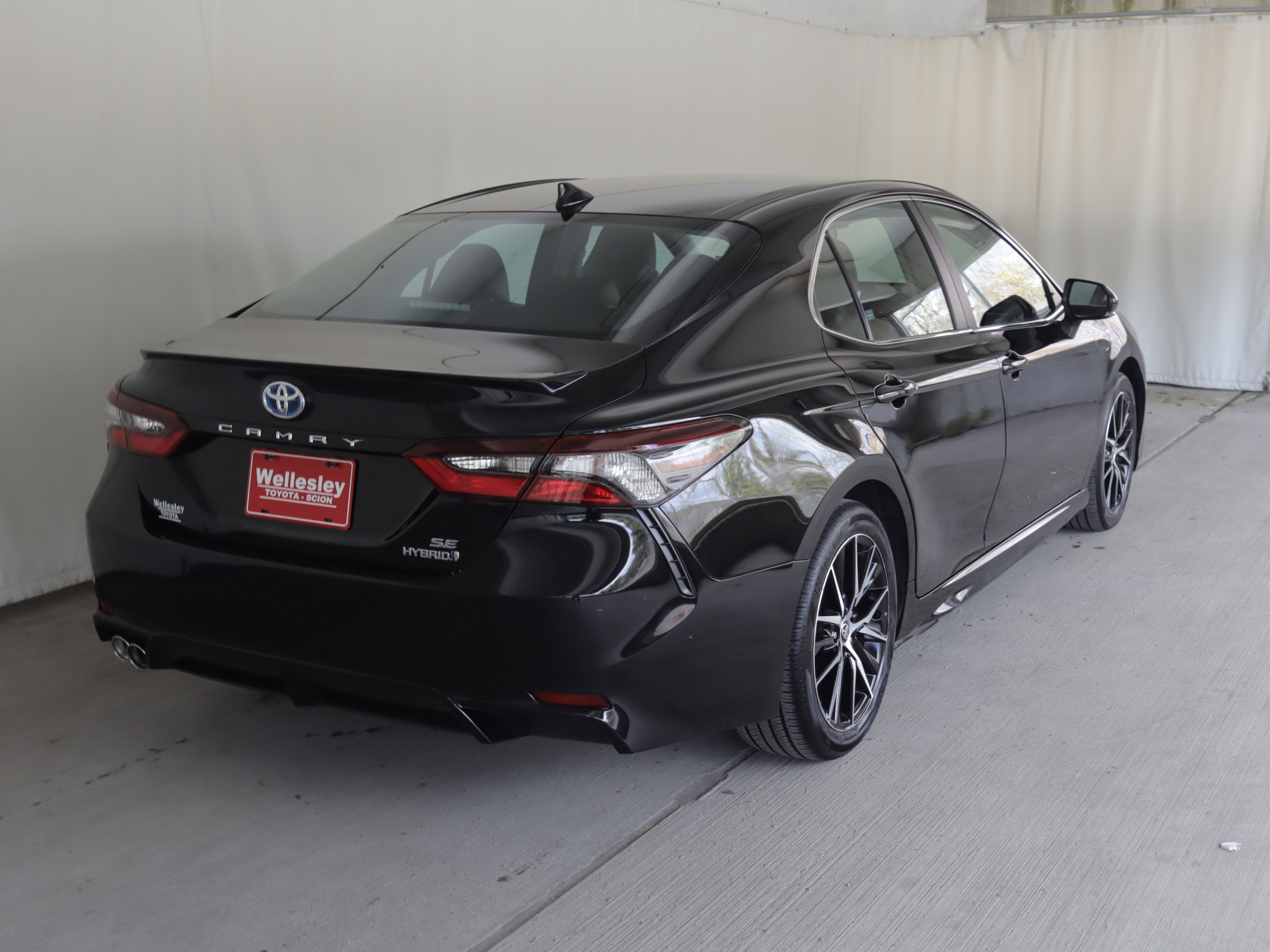 Used 2024 Toyota Camry SE FWD image 6