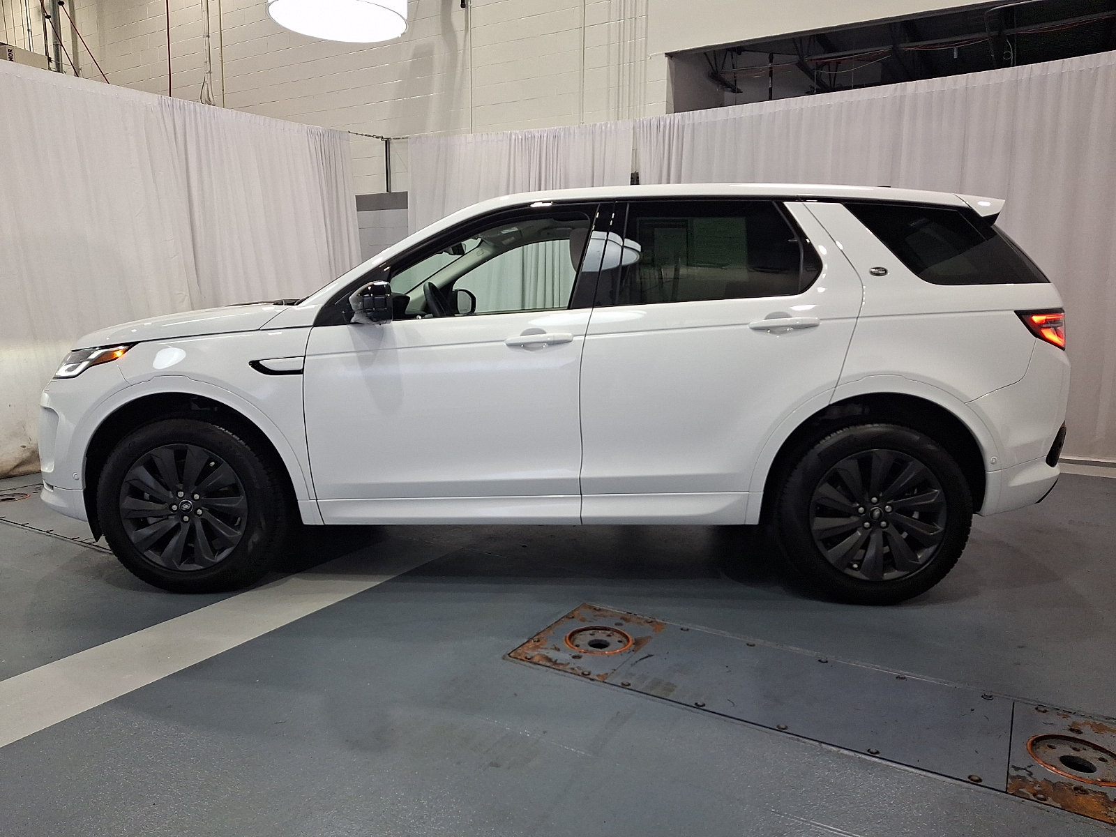 Certified 2025 Land Rover Discovery Sport S AWD/4WD image 7
