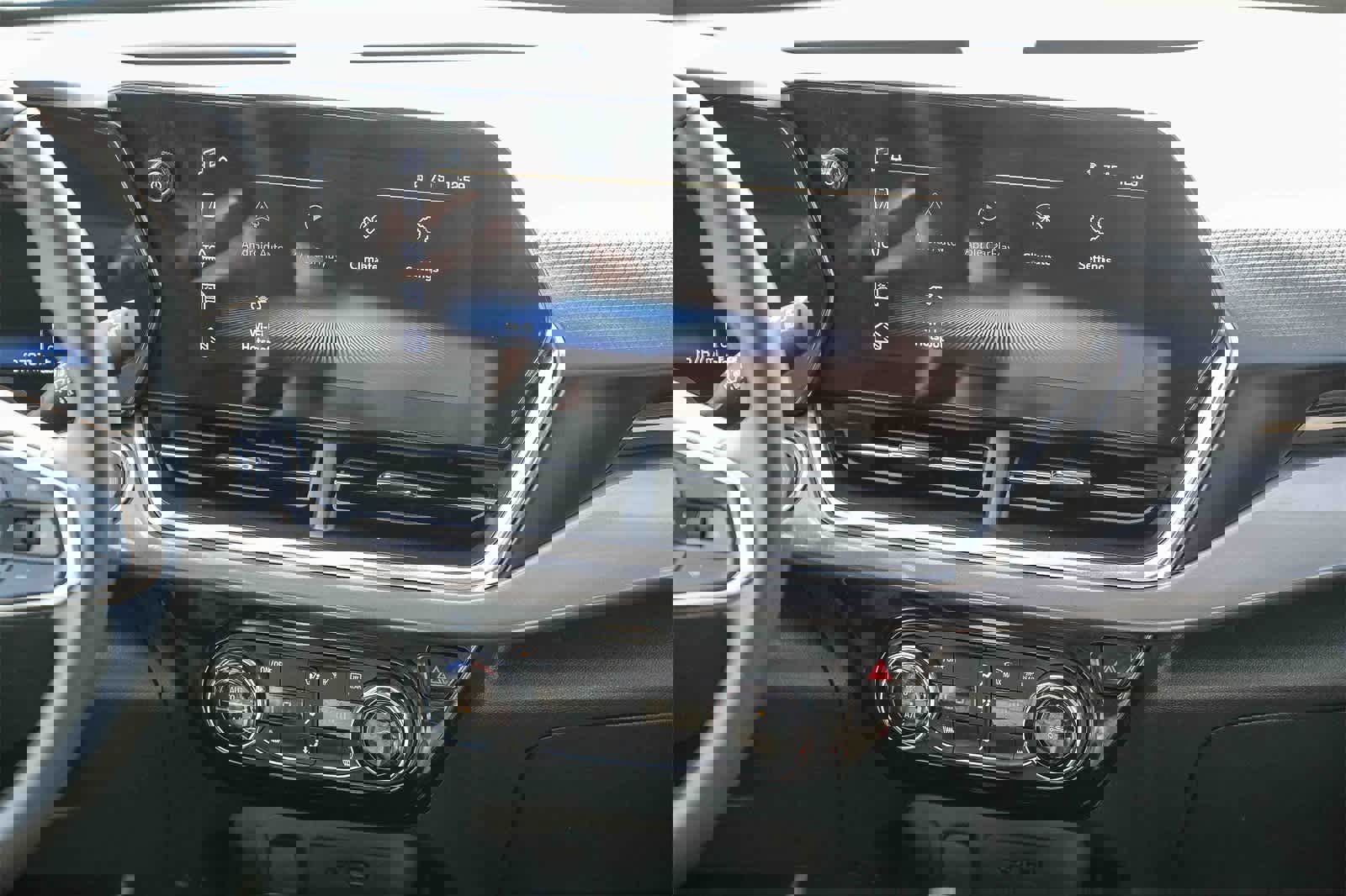 Used 2025 Chevrolet Trax ACTIV w/ Sunroof Package image 12