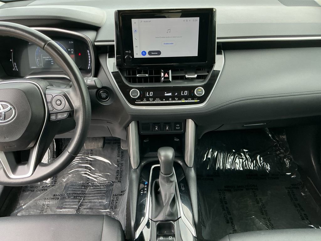 Used 2024 Toyota Corolla Cross XLE image 11