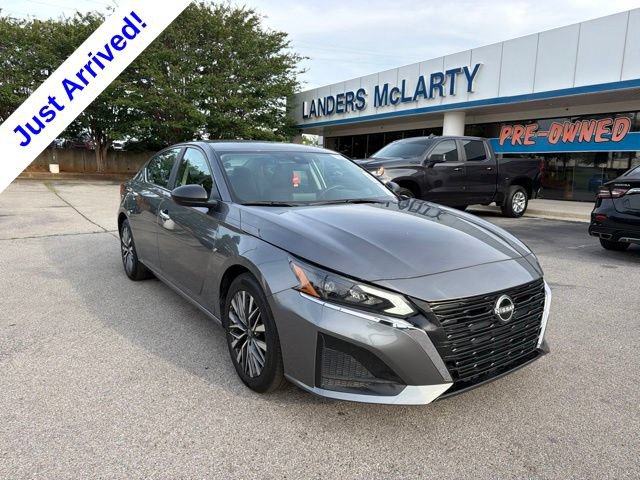 Used 2025 Nissan Altima 2.5 SV FWD image 1