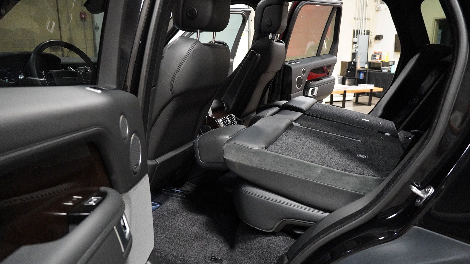 Used 2022 Land Rover Range Rover image 24