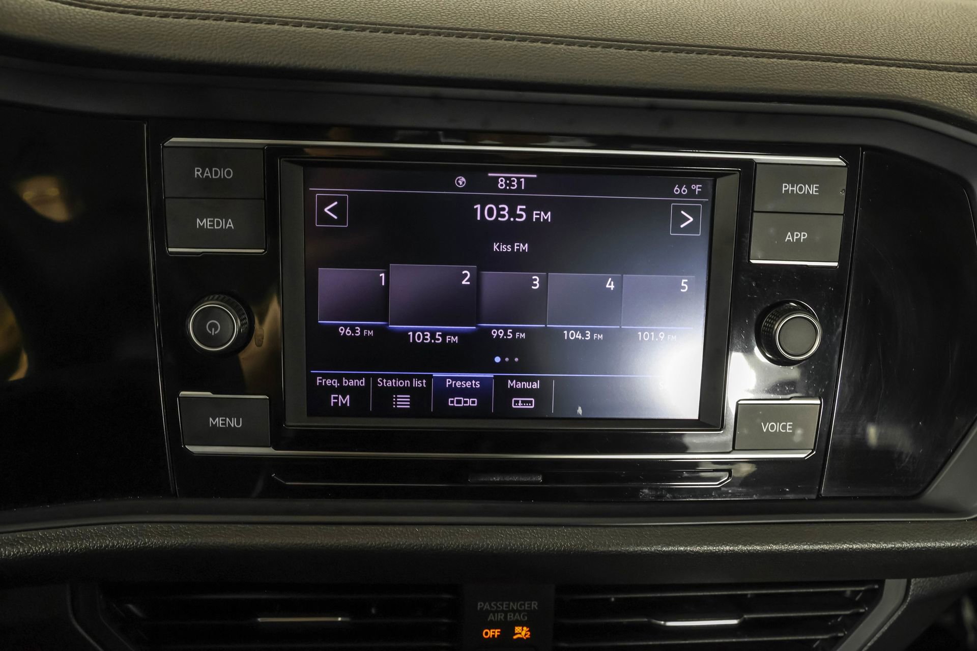 Used 2024 Volkswagen Jetta SE w/ Panoramic Sunroof Package image 29