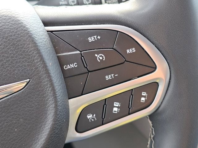 Used 2022 Chrysler Pacifica Touring-L image 17