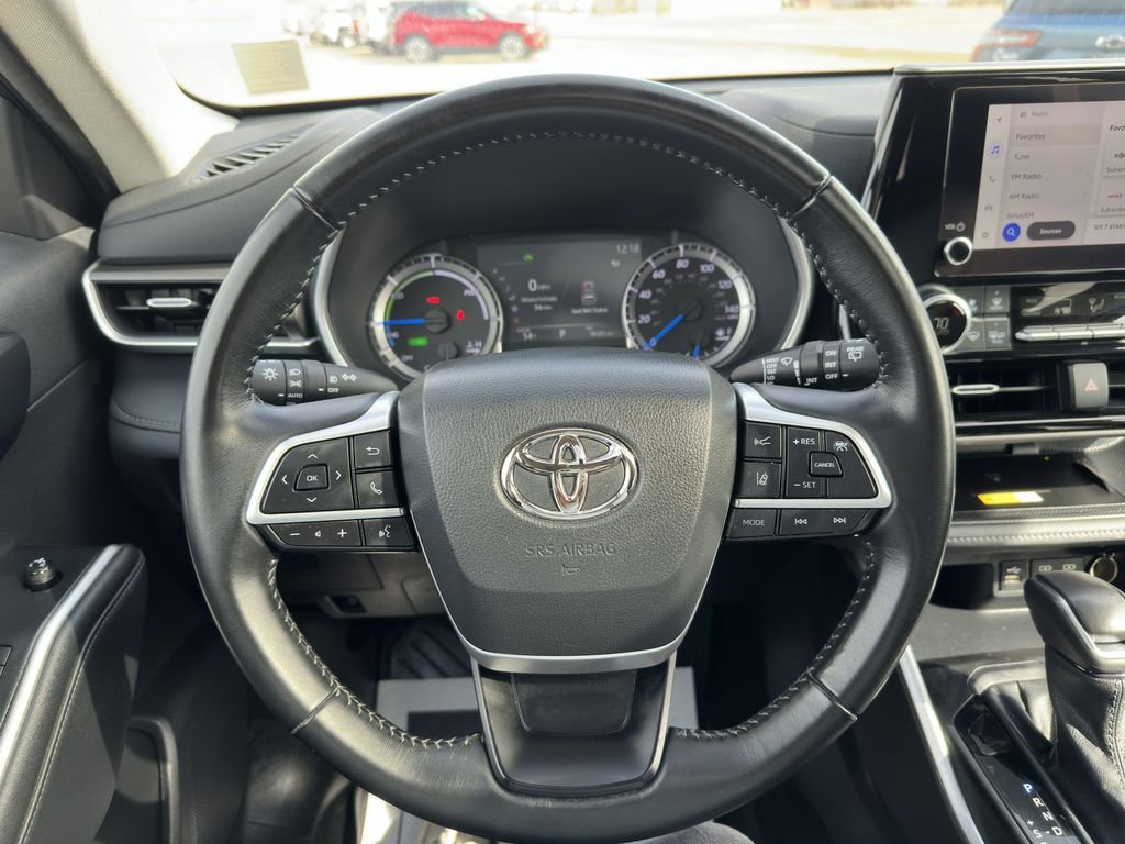Used 2023 Toyota Highlander XLE image 8