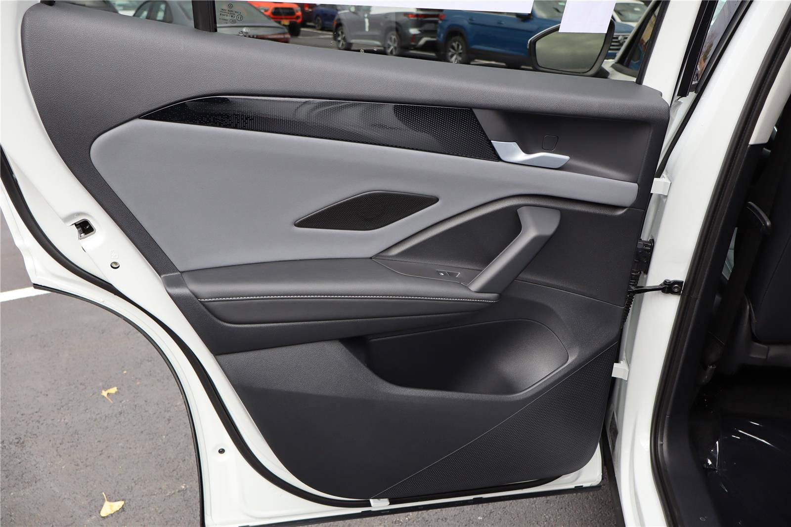 New 2026 Volkswagen Tiguan SE image 23