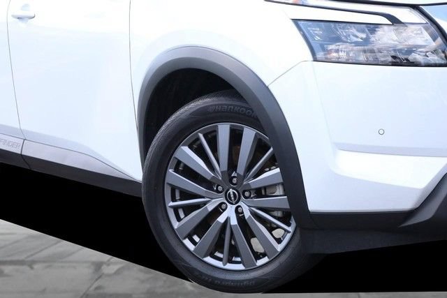 Certified 2025 Nissan Pathfinder SL w/ SL Premium Package FWD image 3