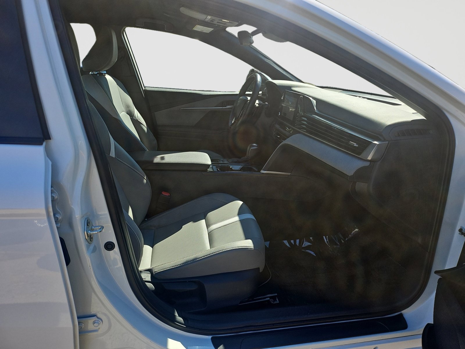 Used 2025 Toyota Camry SE FWD image 17
