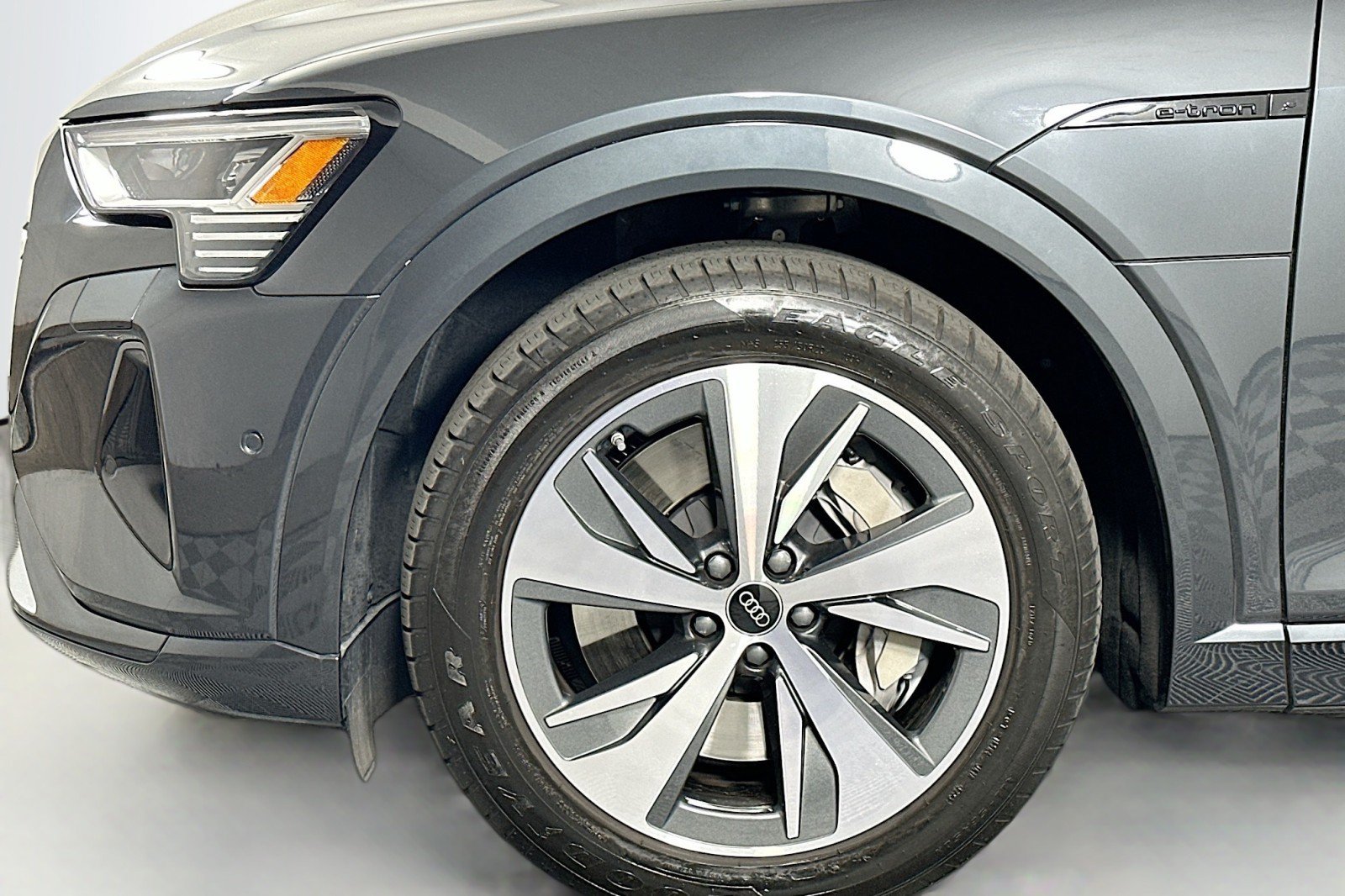 Used 2024 Audi Q8 e-tron Premium Plus w/ Premium Plus Package AWD/4WD image 12