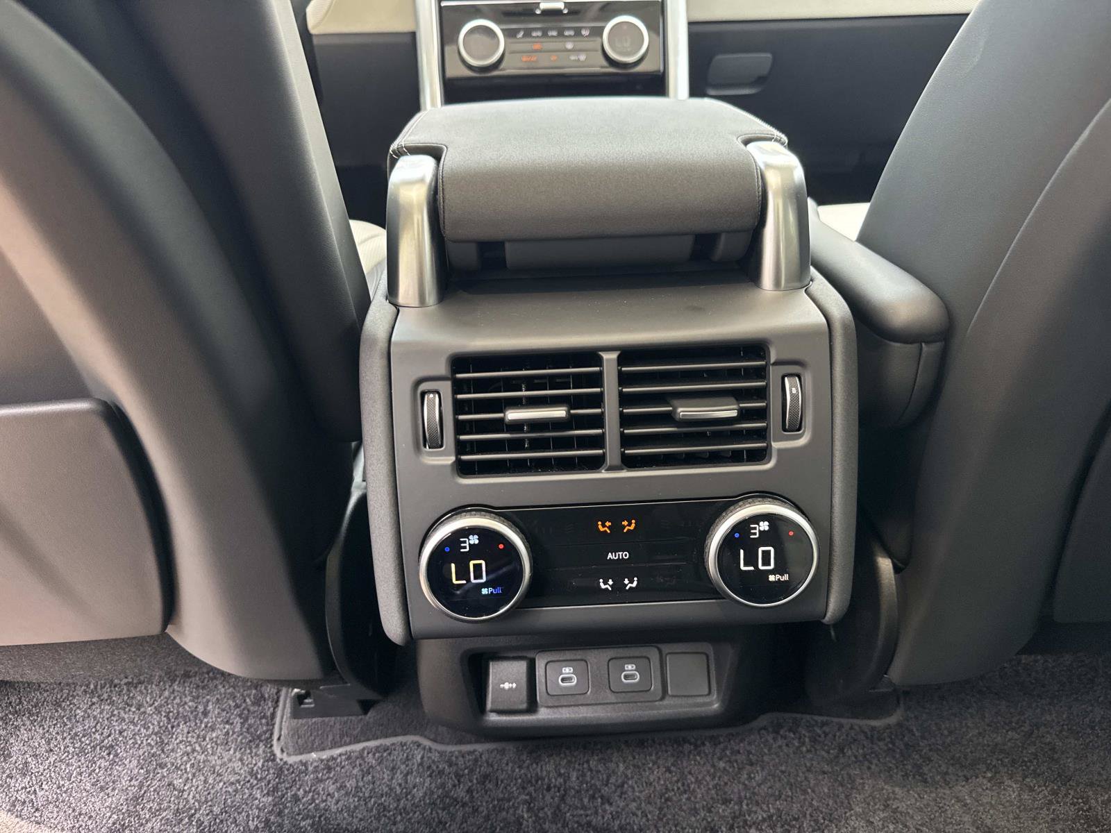 Certified 2026 Land Rover Discovery Limited Edition AWD/4WD image 17
