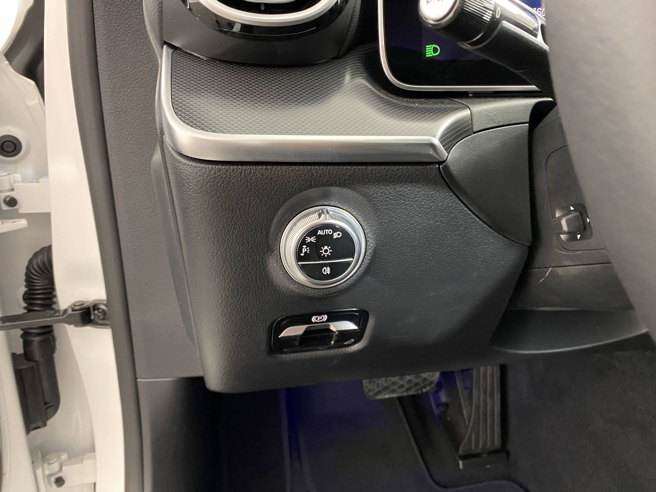 Used 2025 Mercedes-Benz C 300 C 300 image 18