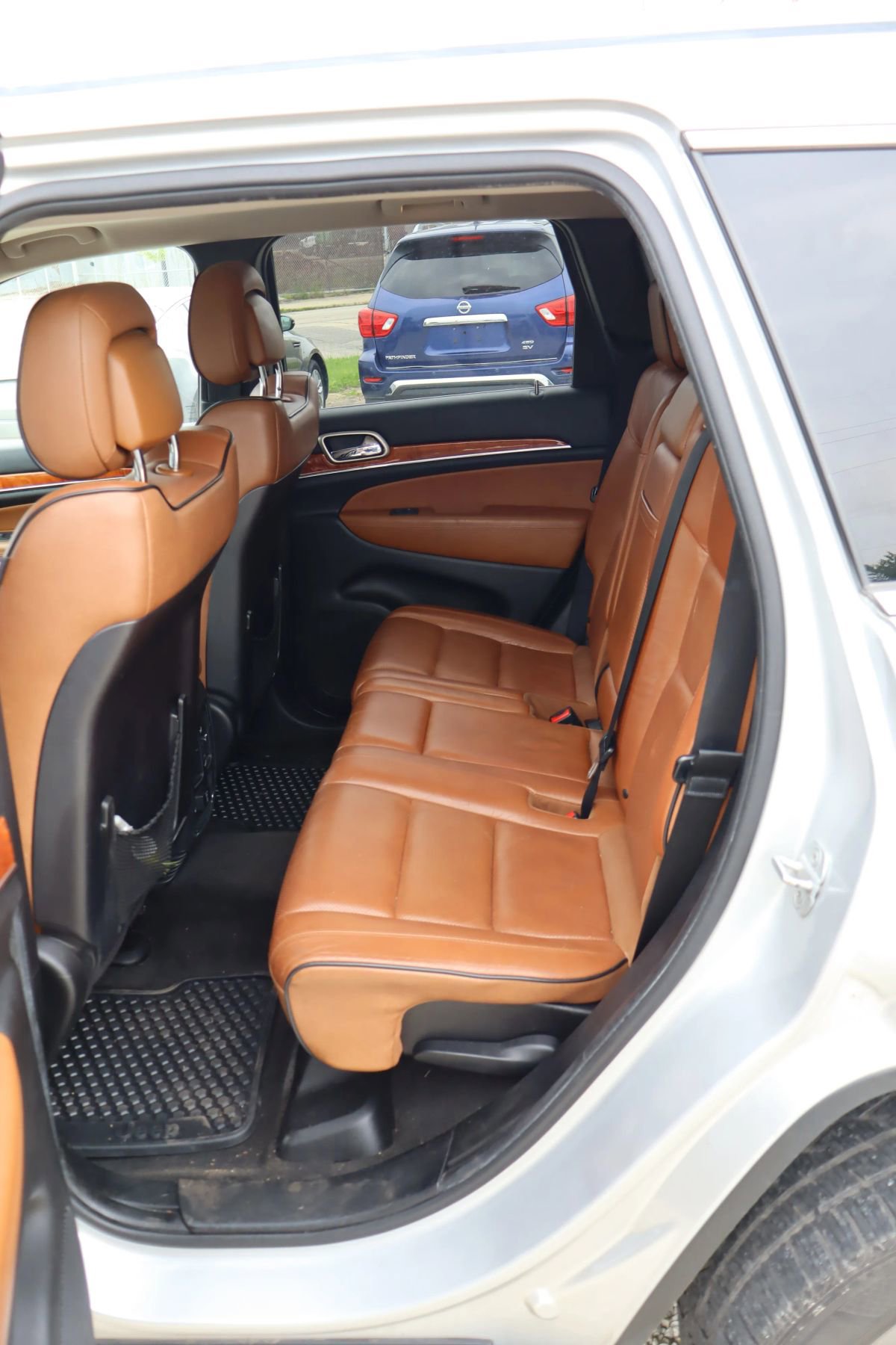 Used 2012 Jeep Grand Cherokee Overland image 11