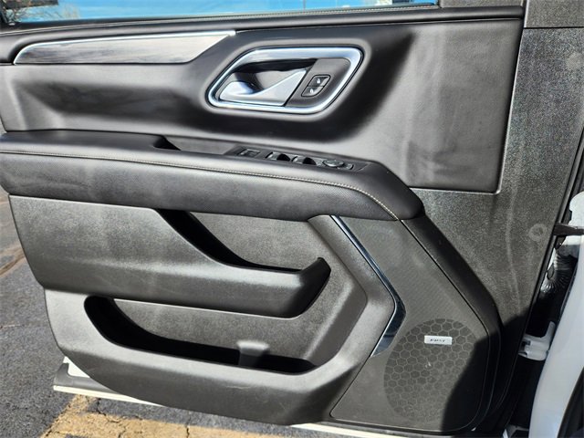 Used 2022 GMC Yukon SLT w/ SLT Premium Package image 19