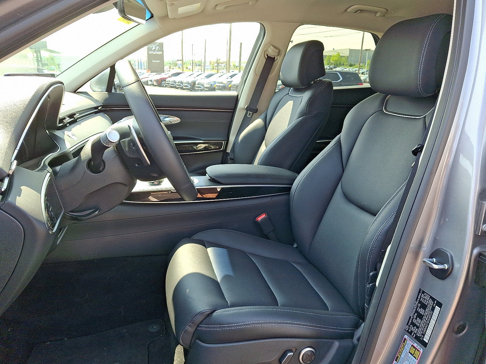 Used 2025 Genesis GV70 2.5T image 13