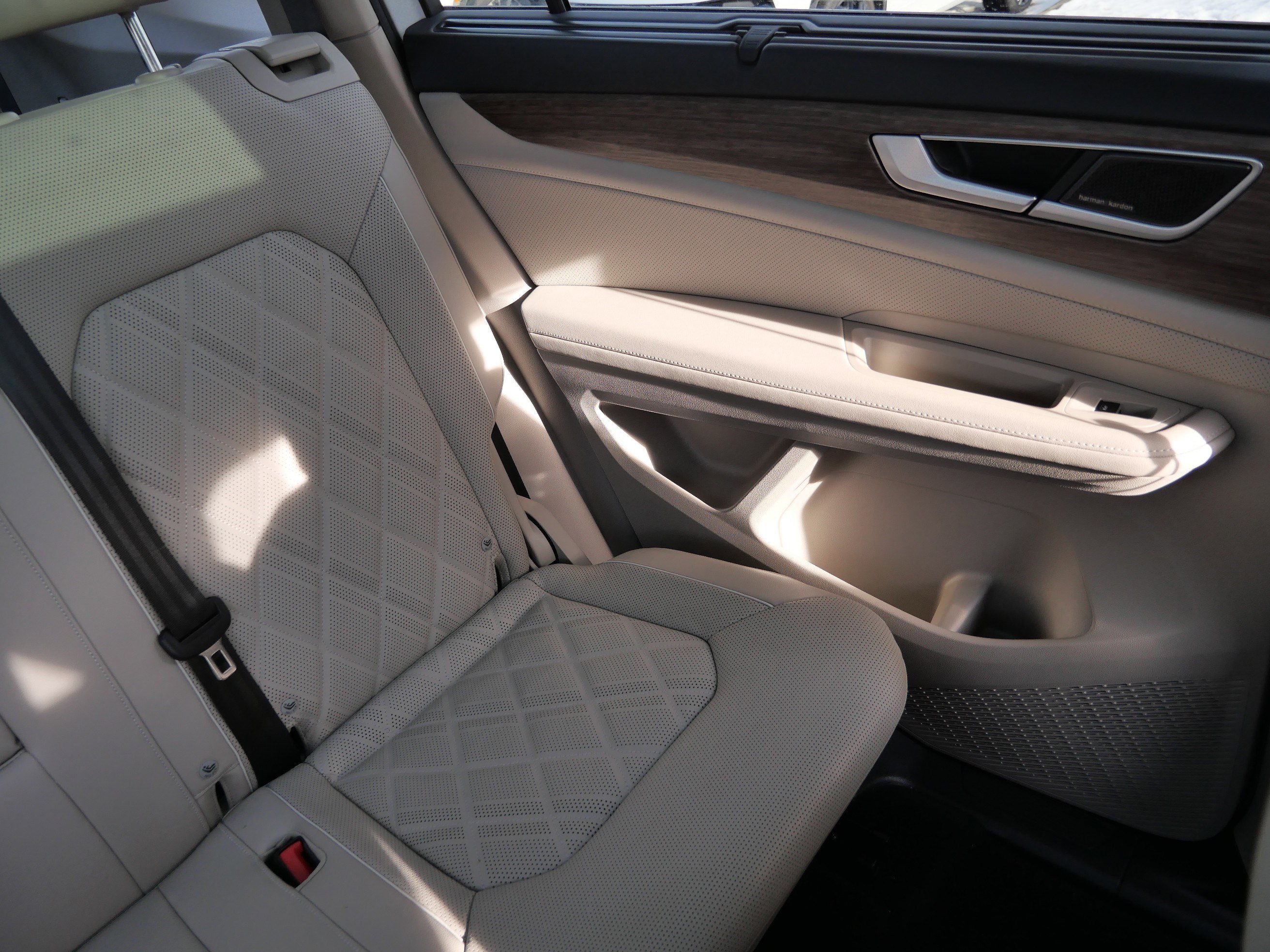 Certified 2024 Volkswagen Atlas SEL Premium R-Line image 14