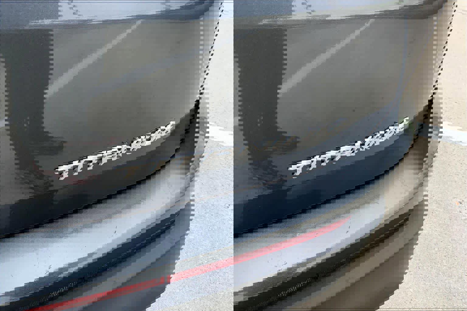 Used 2018 Ford Edge Titanium w/ Equipment Group 301A image 10