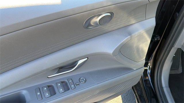 Used 2025 Hyundai Elantra Hybrid FWD image 15