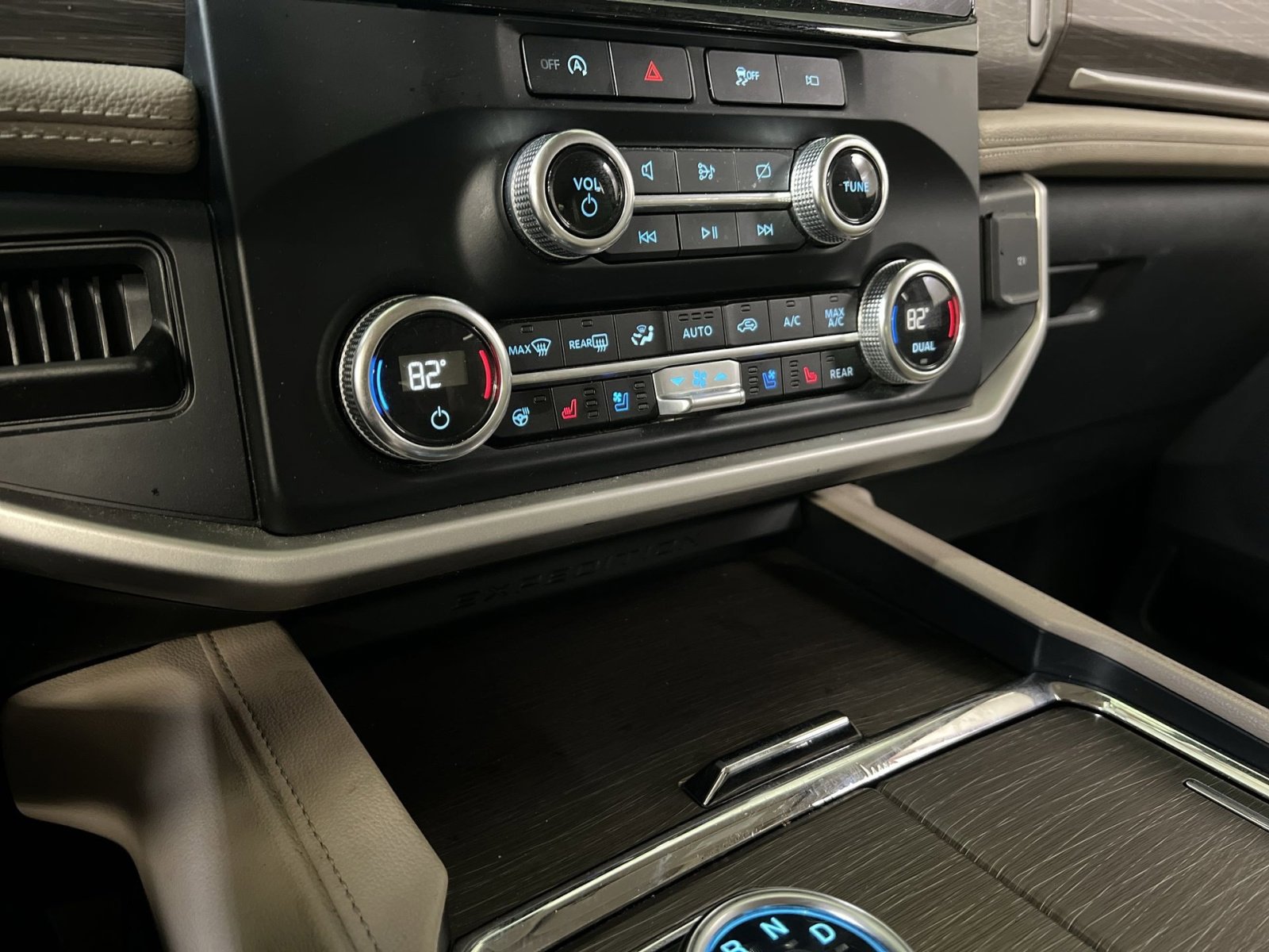 Used 2024 Ford Expedition Max Limited image 20