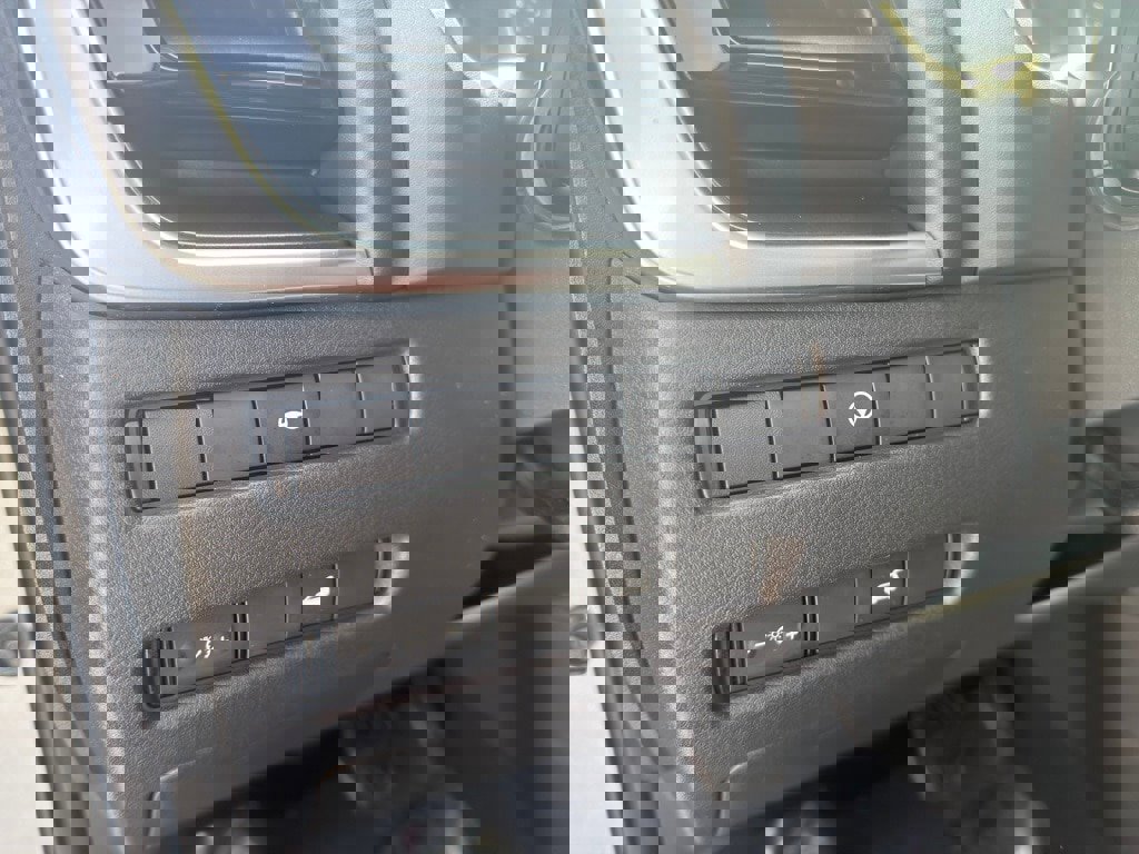 Used 2021 Nissan Rogue SV w/ Premium Package image 13