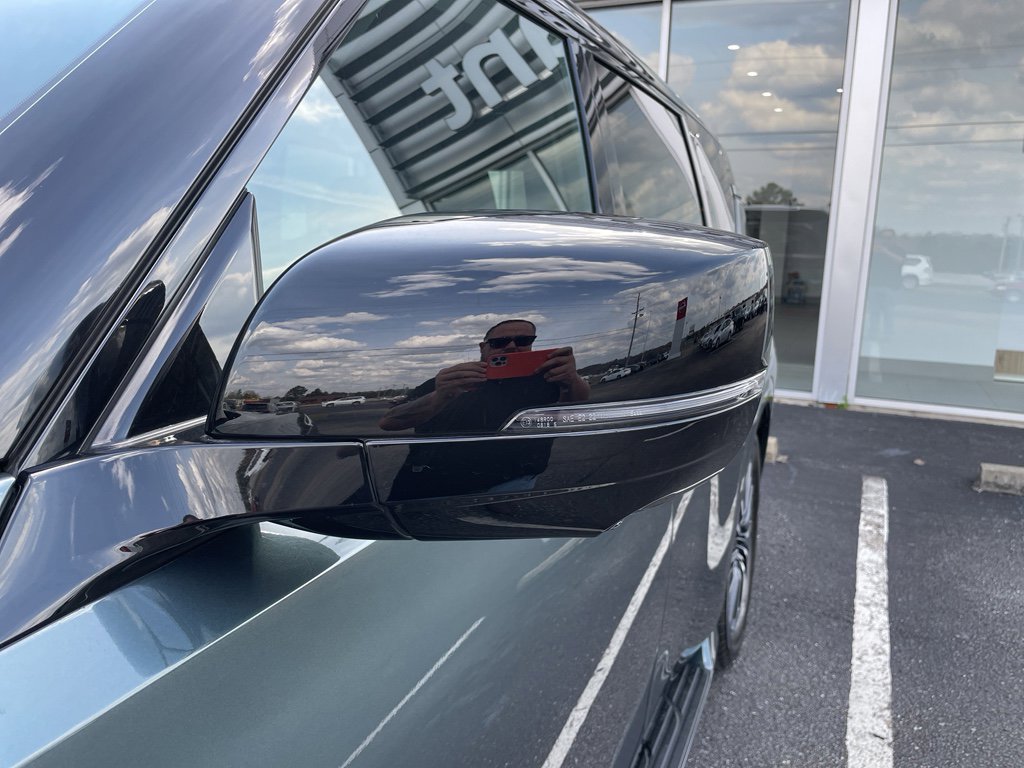 Certified 2025 Nissan Armada Platinum Reserve image 6