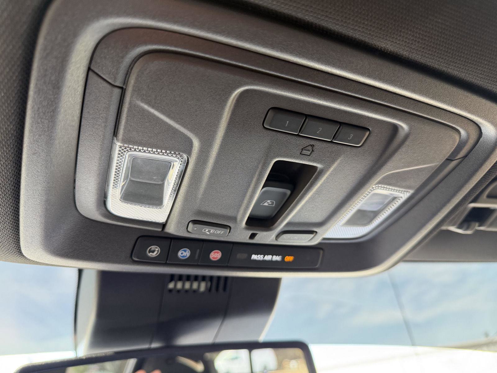 Used 2025 Chevrolet Silverado 1500 LTZ AWD/4WD image 19