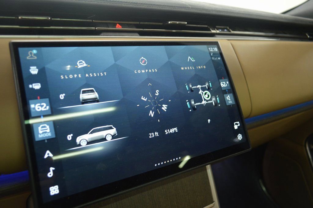 Used 2024 Land Rover Range Rover Long Wheelbase SE image 22