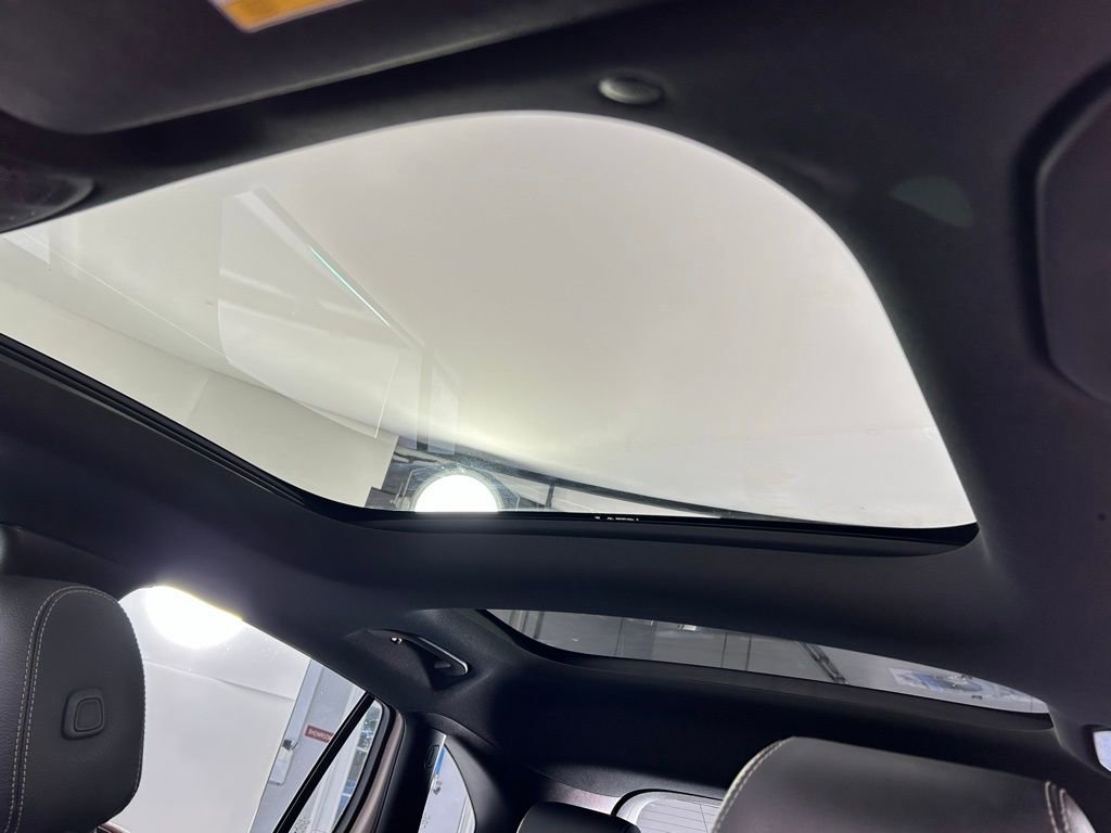 Used 2021 Mercedes-Benz GLA 35 AMG 4MATIC w/ Premium Package image 31