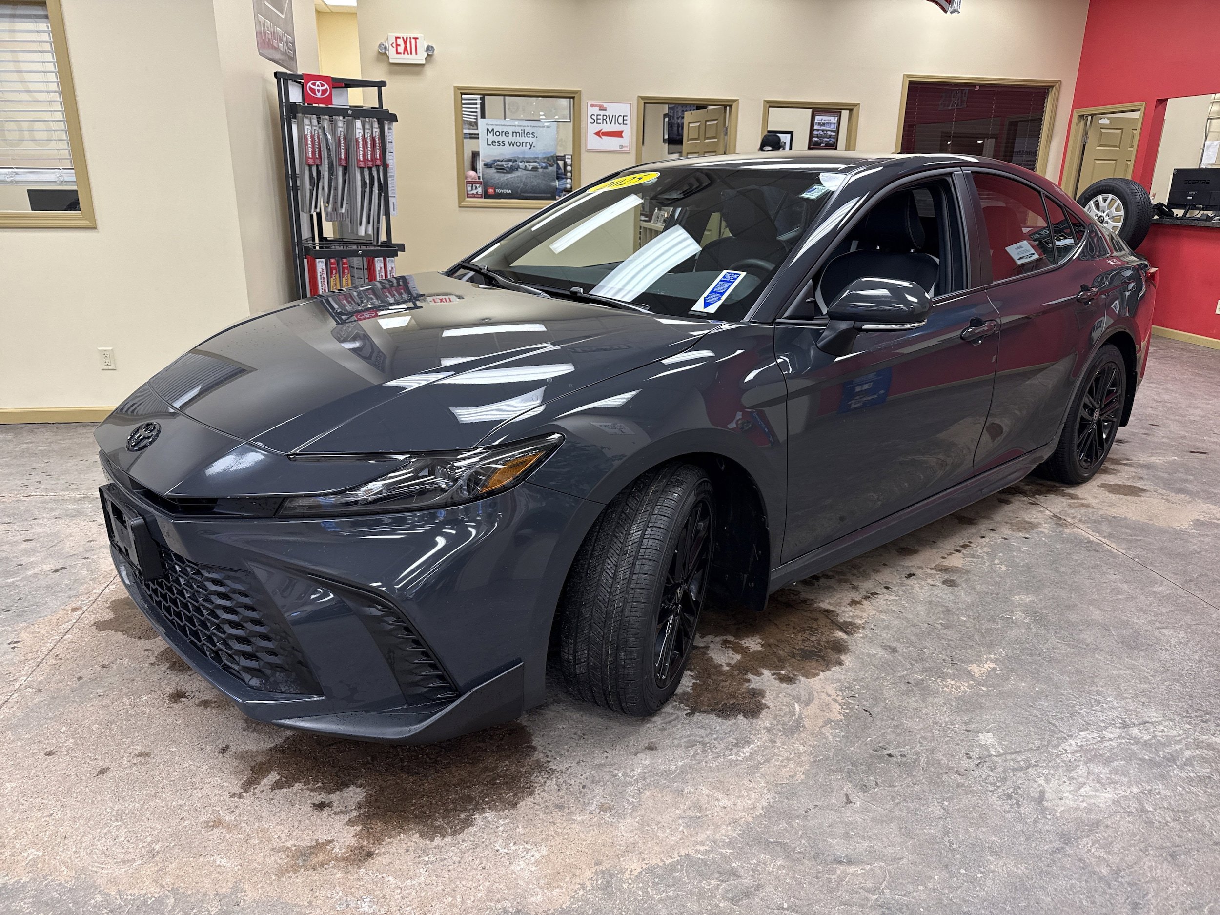 Used 2025 Toyota Camry SE w/ Convenience Package AWD/4WD image 3