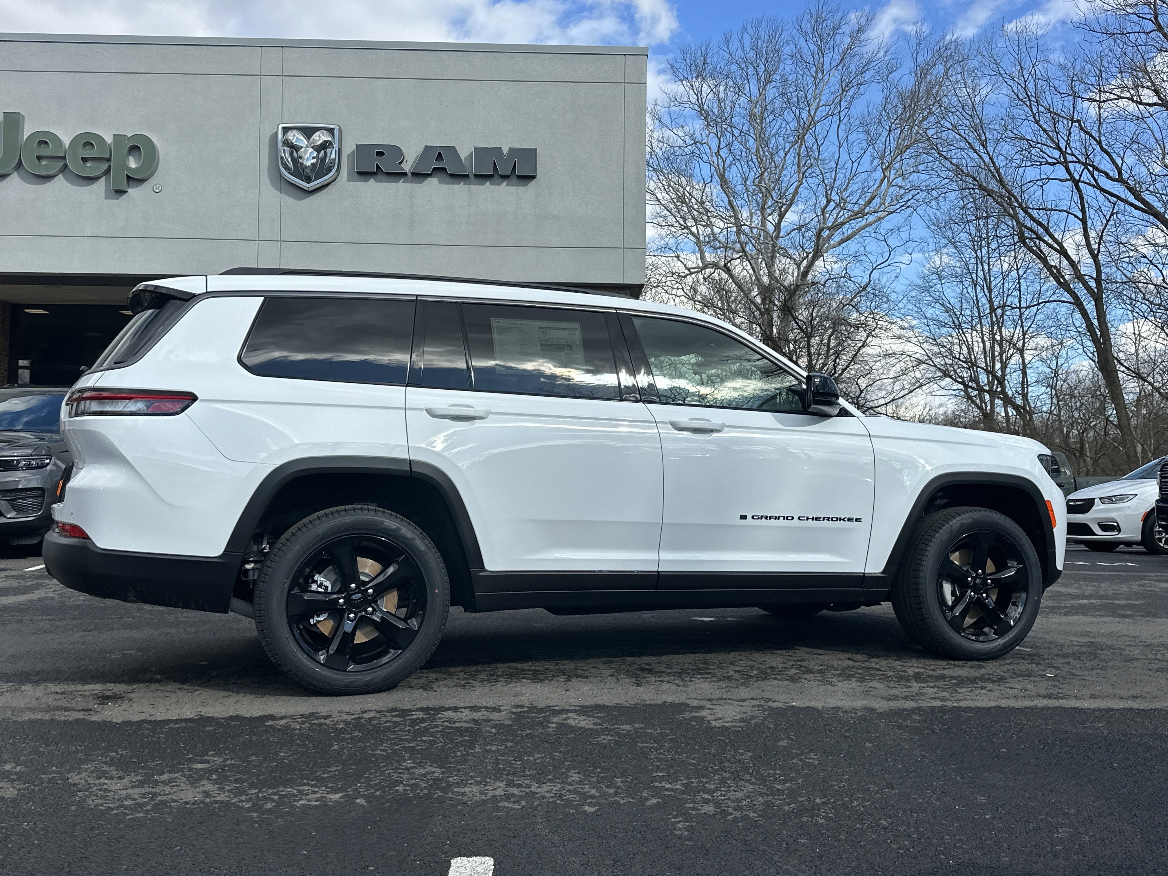 New 2026 Jeep Grand Cherokee L Limited w/ Limited Altitude Package AWD/4WD image 17
