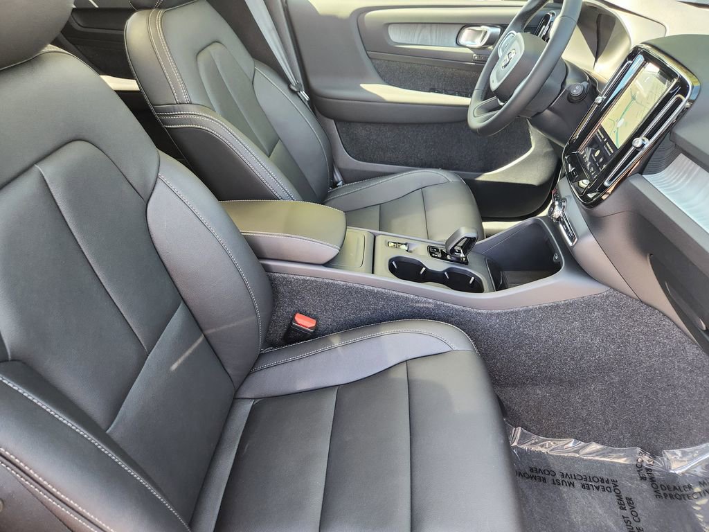 New 2026 Volvo XC40 B5 Core w/ Climate Package image 5