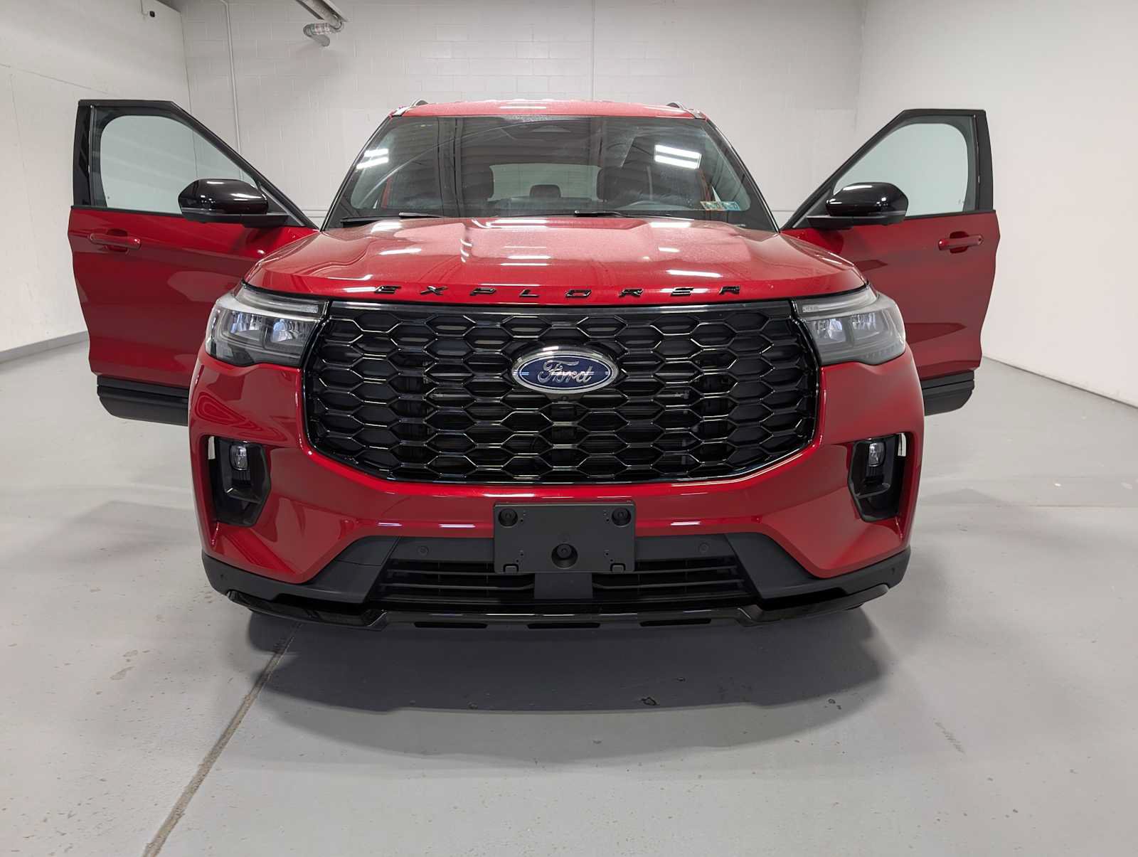 Used 2025 Ford Explorer ST-Line w/ ST-Line Street Pack AWD/4WD image 14