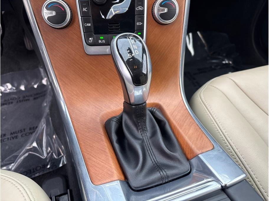 Used 2017 Volvo XC60 T5 Inscription w/ Preferred Option Package image 19