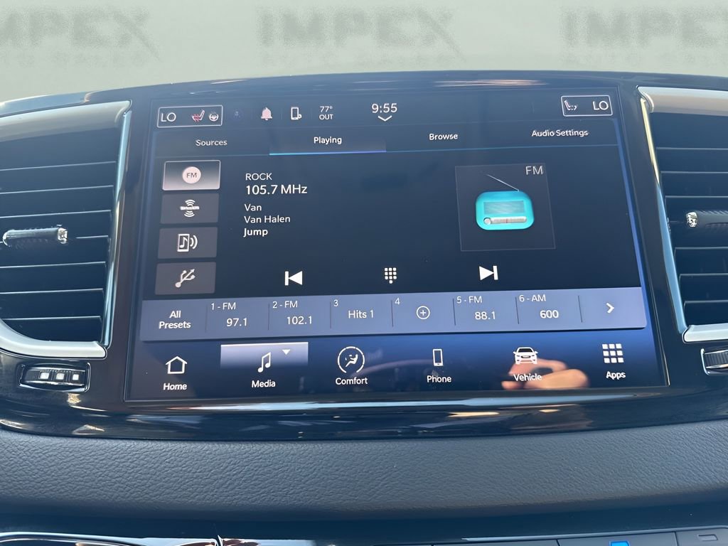 Used 2023 Chrysler Pacifica Touring-L FWD image 20