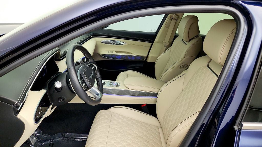 Used 2025 Genesis GV70 3.5T Sport w/ Sport Advanced Package AWD/4WD image 21