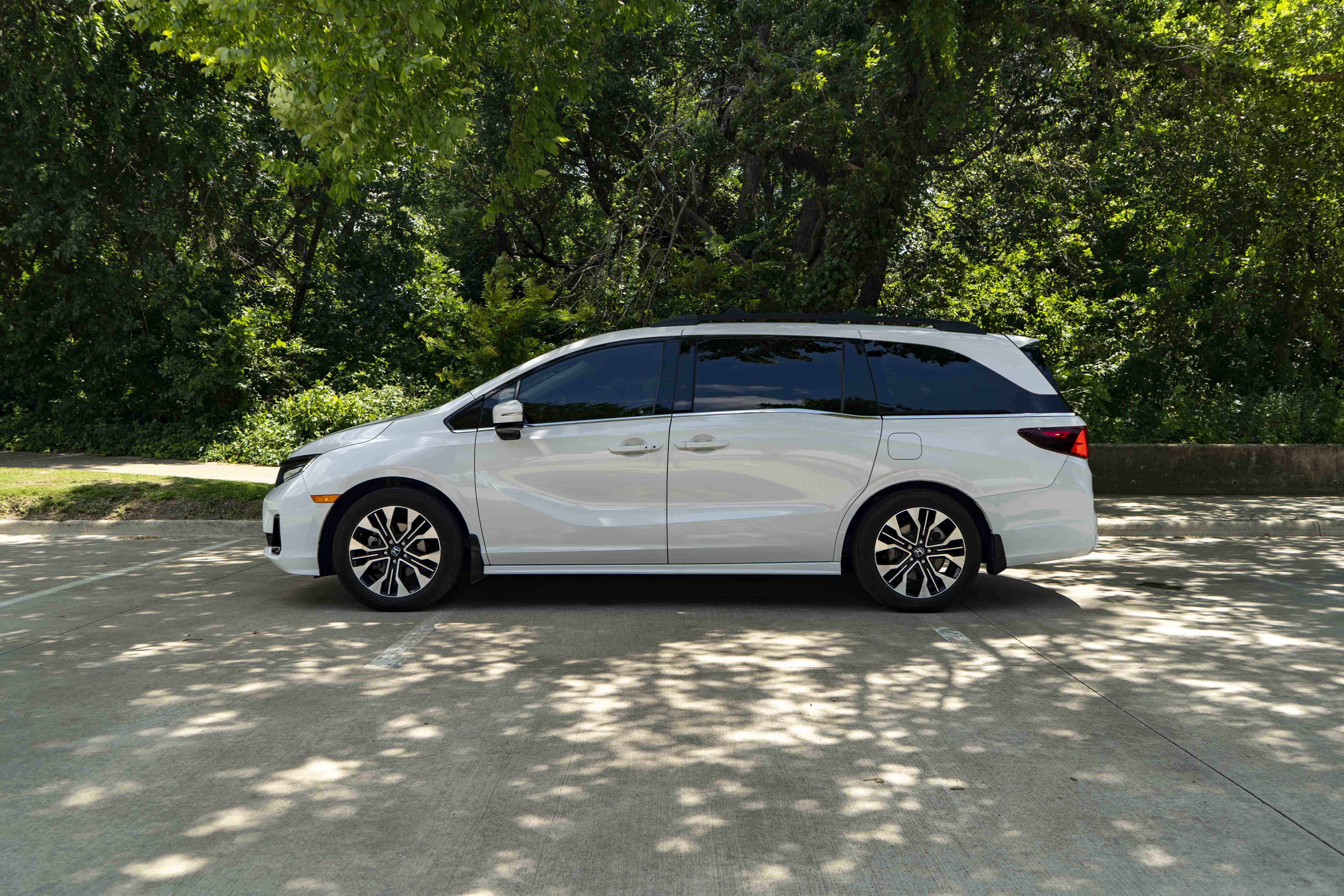 Used 2025 Honda Odyssey Elite image 6