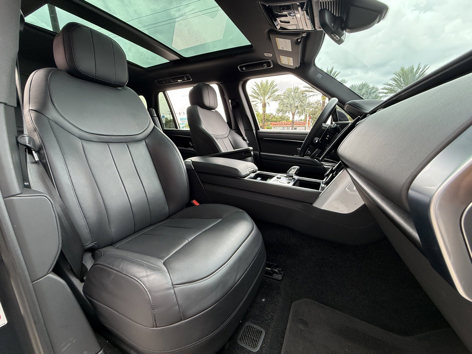 Used 2023 Land Rover Range Rover Long Wheelbase SE image 20