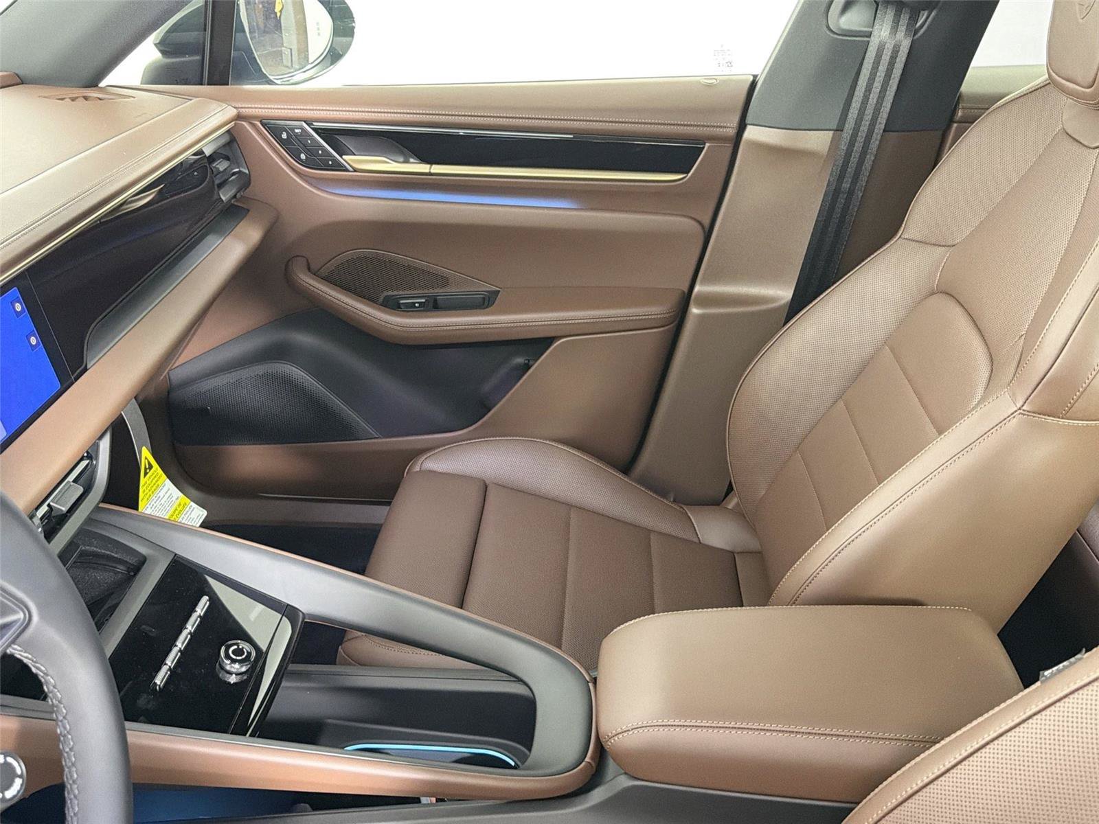 Certified 2026 Porsche Macan Electric RWD image 28