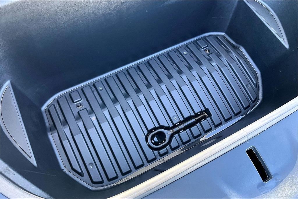 Used 2021 Tesla Model Y Long Range image 29