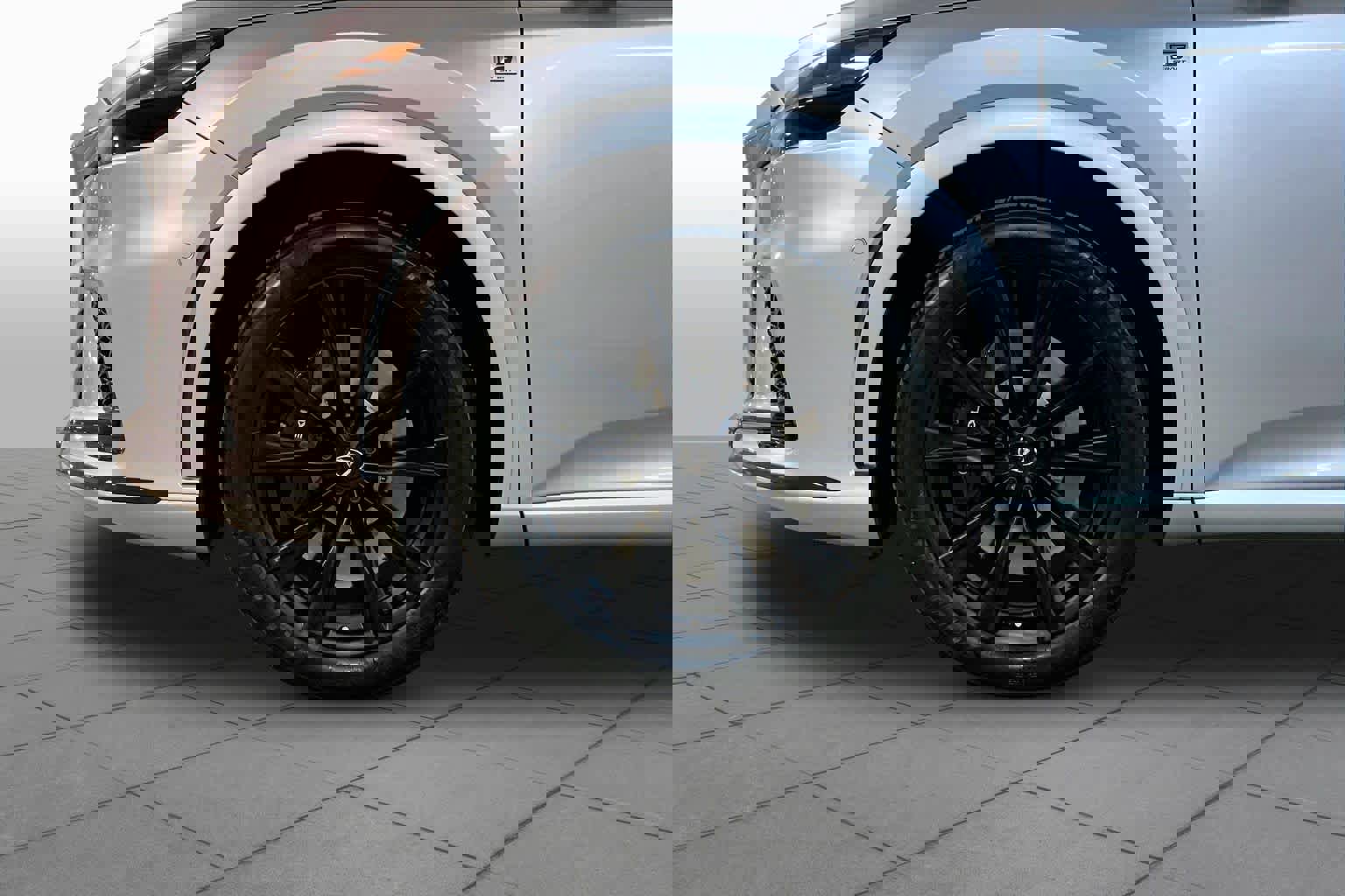 Used 2023 Lexus RX 500h F Sport image 10