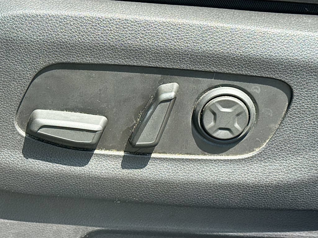Used 2024 Kia Carnival FWD image 27