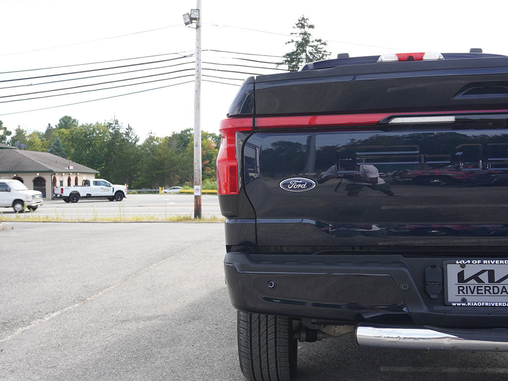 Used 2023 Ford F150 Lightning Platinum AWD/4WD image 18